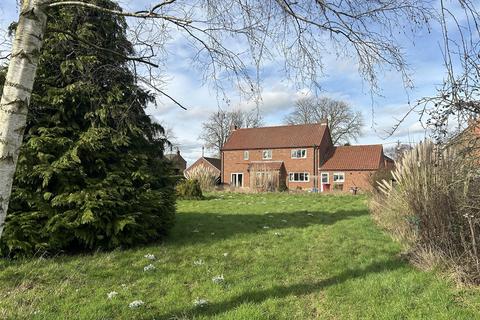 4 bed property, in Brackenhill Road, £595,000