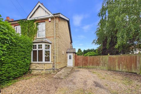 2 bed property, in Cambridge Street, £280,000