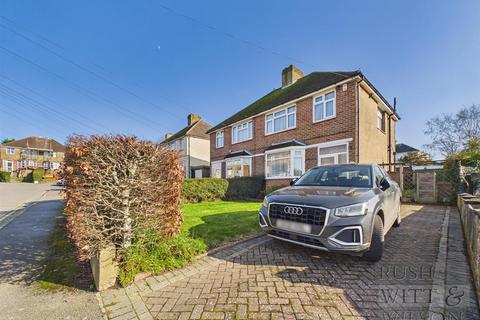 3 bed property, in Battle Crescent, £280,000