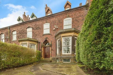 7 bed property, in Queens Road, £425,000
