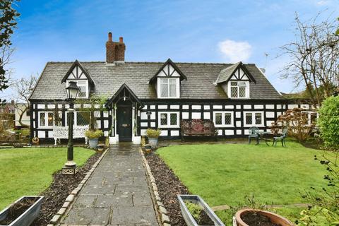 4 bed property, in Trenchard Drive, £700,000