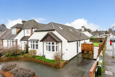 3 bed property, in Links Way, £765,000