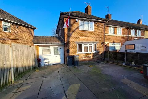 3 bed property, in Elmore Road, £240,000