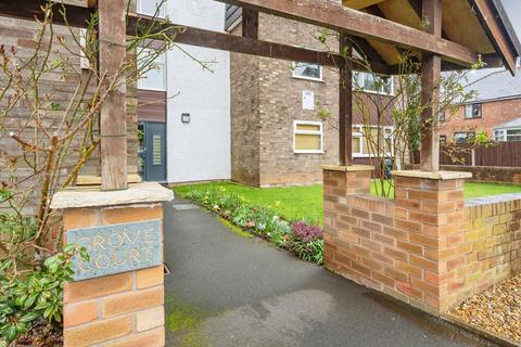 2 bed property, in West Hyde, £150,000