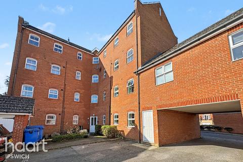 2 bed property, in Bramley Hill, £140,000