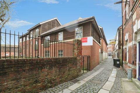 1 bed property, in The Courtyard, £130,000