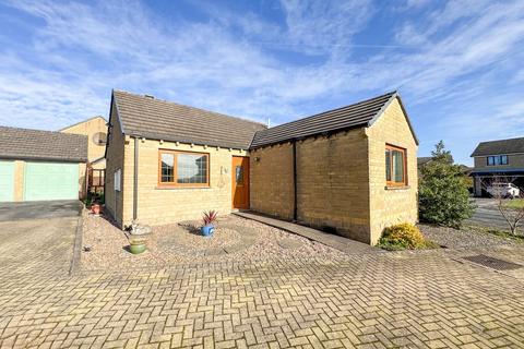 2 bed property, in Lavender Court, £280,000