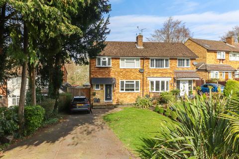 3 bed property, in Manor House Gardens, £699,950