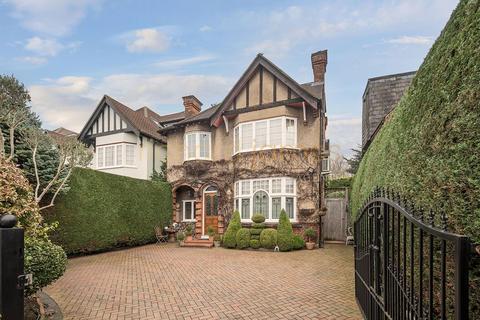 5 bed property, in Flower Lane, £1,899,000