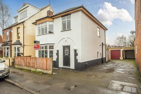 3 bed property, in Clarence Street, £325,000