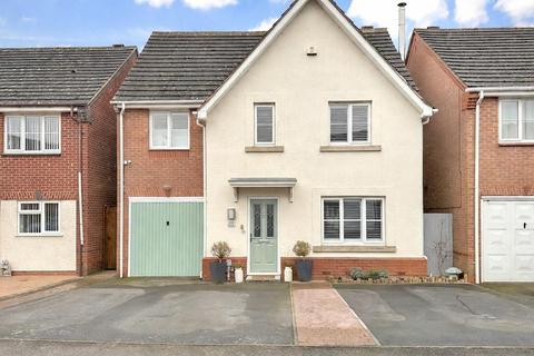 4 bed property, in Meadway, £350,000
