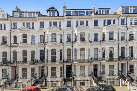 1 bed property, in St. Michaels Place, £350,000