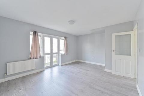 2 bed property, in Woodville Road, £235,000