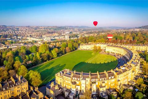 8 bed property, in Royal Crescent, £3,500,000