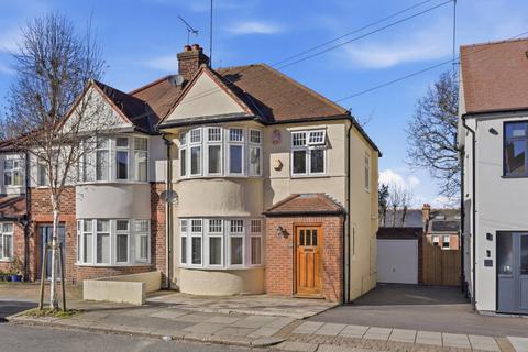 3 bed property, in Goldsmith Road, £850,000