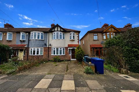 3 bed property, in Ferrymead Drive, £549,950