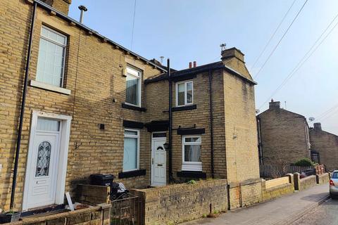 1 bed property, in Halifax Road, £125,000