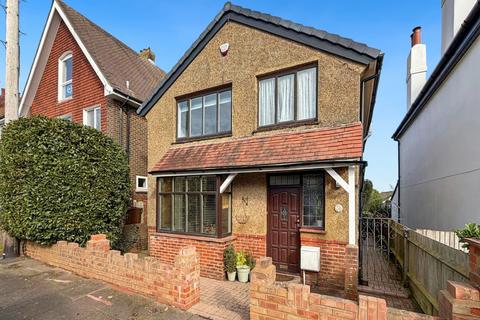 3 bed property, in Tivoli Road, £700,000