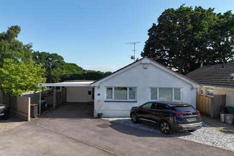 3 bed property, in Broadstone, £500,000