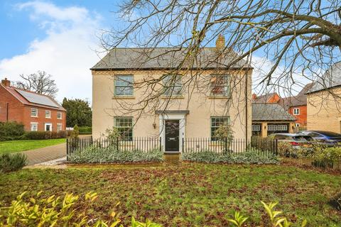 5 bed property, in Central Avenue, £650,000
