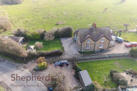 2 bed property, in Woodgreen Road, £525,000