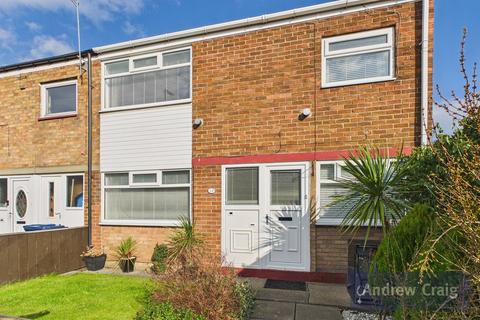 3 bed property, in Grays Walk, £103,000