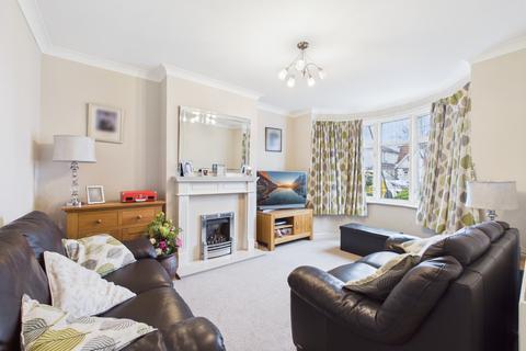 3 bed property, in Old Farm Avenue, £625,000
