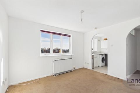 1 bed property, in Waddington Close, £174,995