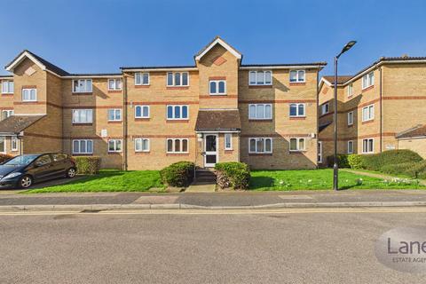 1 bed property, in Waddington Close, £174,995