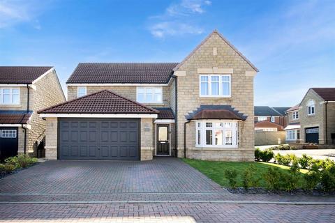 4 bed property, in Three Bells Close, £575,000