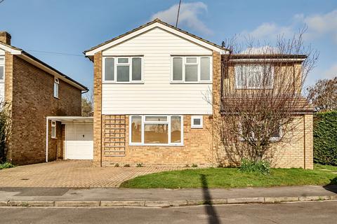 4 bed property, in Aldebury Road, £750,000