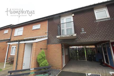 1 bed property, in Old Chapel Walk, £75,000