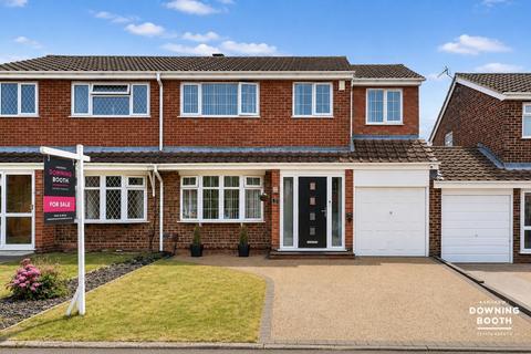 4 bed property, in Hillview, £395,000