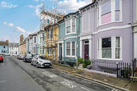 3 bed property, in Sudeley Street, £800,000