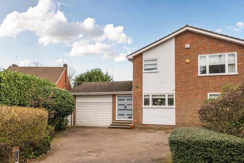 4 bed property, in Oakleigh Park North, £1,450,000