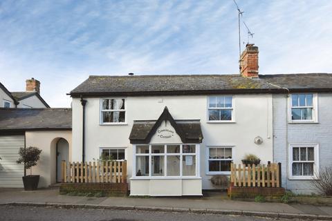 2 bed property, in Chapel Street, £240,000