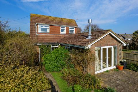 3 bed property, in Dog Kennel Lane, £479,950