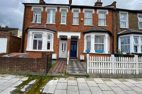 3 bed property, in Thomson Road, £500,000