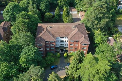 3 bed property, in Balcombe Road, £550,000
