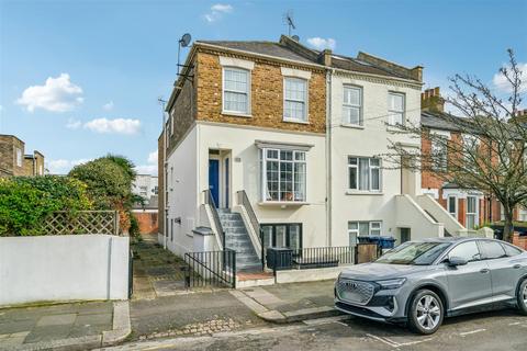 2 bed property, in Priory Road, £475,000