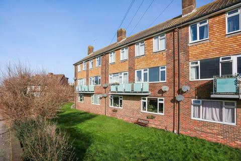2 bed property, in Victoria Road, £280,000
