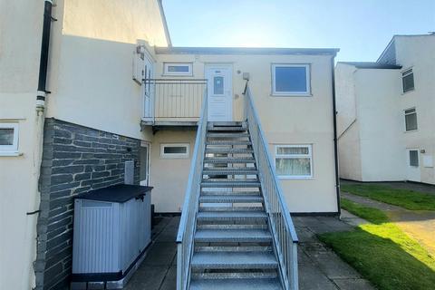 1 bed property, in 68 Glan Gors, £74,450