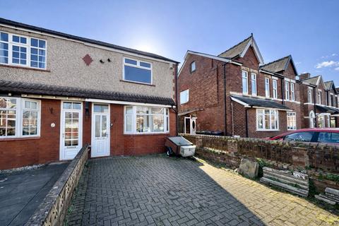 3 bed property, in Lytham Road, £200,000