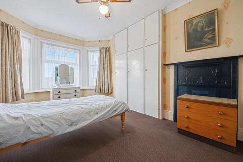 3 bed property, in Ash Tree Road, £370,000