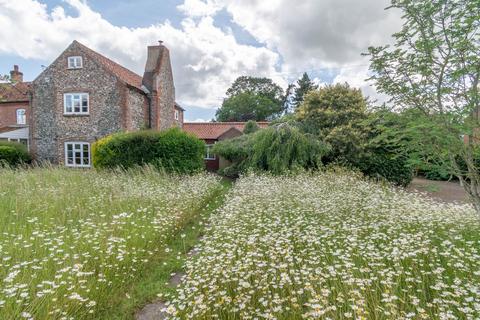 2 bed property, in The Street, £450,000
