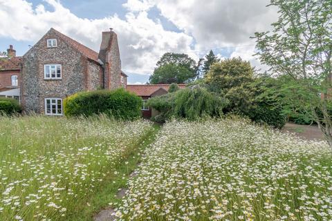 2 bed property, in The Street, £450,000