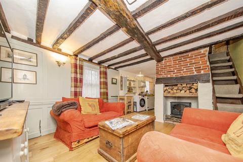 1 bed property, in Kings Head Street, £215,000