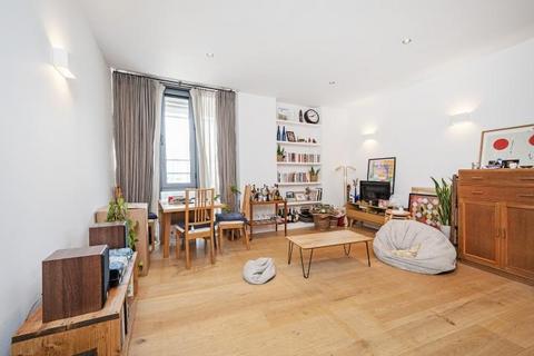 2 bed property, in Arthaus Apartments, £460,000