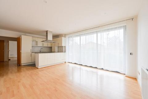 1 bed property, in Ocean Wharf, £270,000