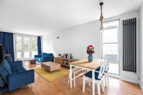 1 bed property, in Upper Richmond Road, £357,000